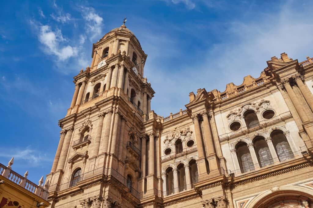 Turm der Kathedrale von Malaga, einer der größten Sehenswürdigkeiten in Malaga.