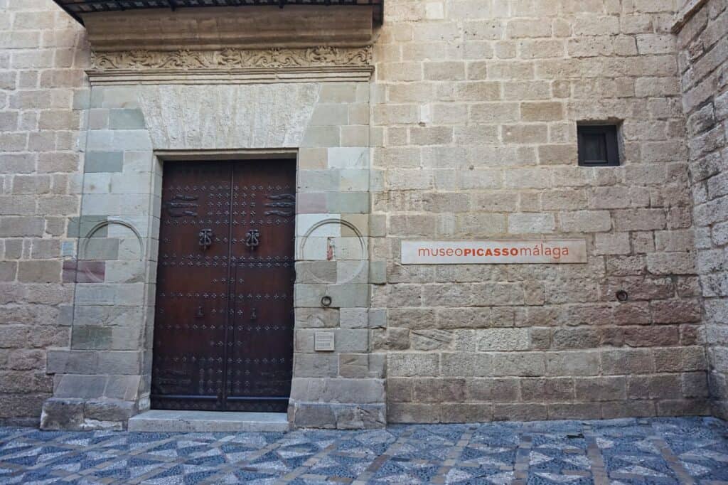 Eingang zum Picasso Museum in Malaga in Spanien.