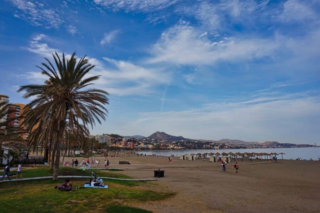 Playa de la Malagueta ist der Stadtstrand von Malaga in Andalusien.