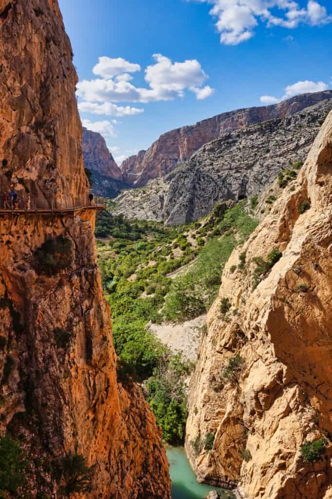 Schlucht bei dem Wanderweg Caminito del Rey in Málaga, Andalusien.