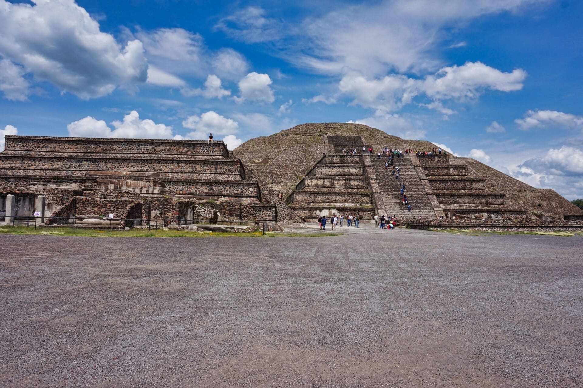 Teotihuacán auf eigene Faust So kommst du zu den Pyramiden vor Mexiko