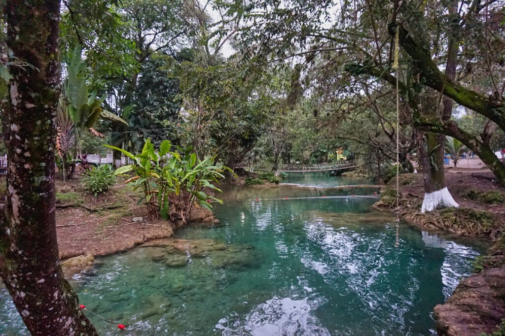 Pool zum Schwimmen bei den Cascadas de Tamaspopo in Huasteca Potosina.