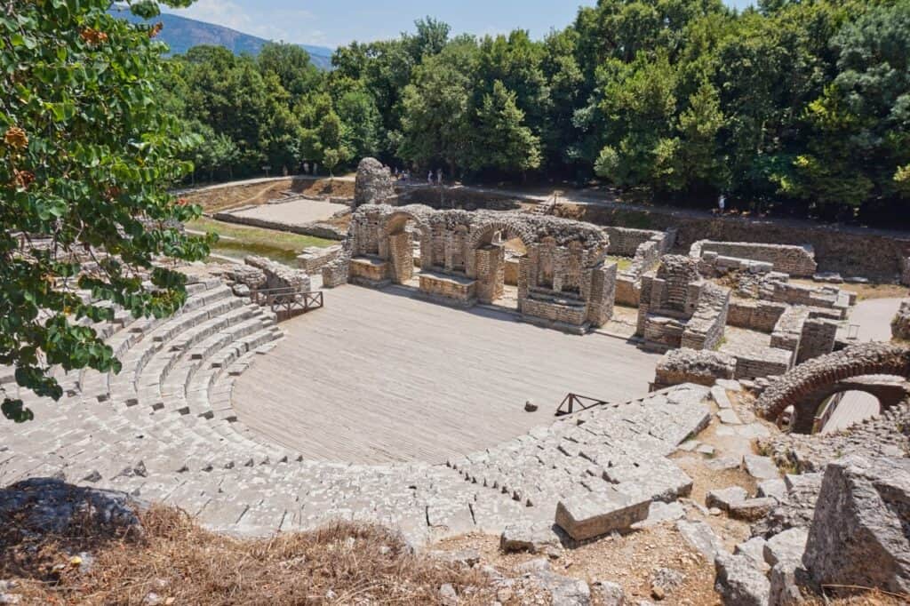Das antike Theater in Butrint mit Blick von oben