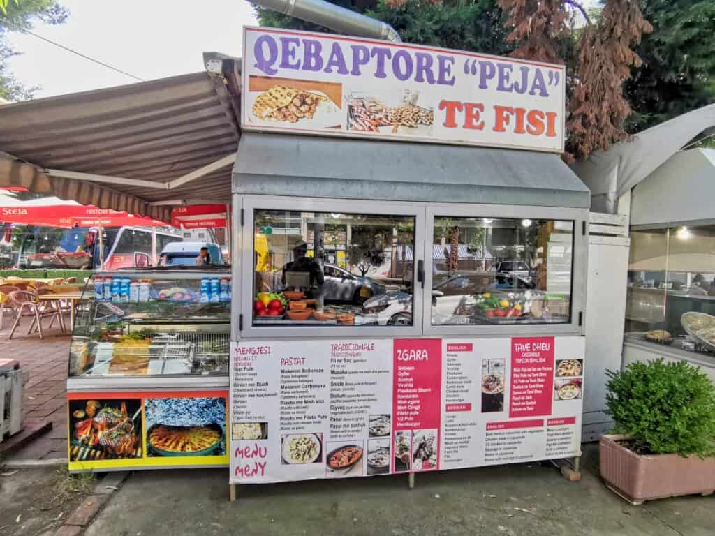 Eingang zum Qebaptore Peje Te Fisi in Durres Albanien