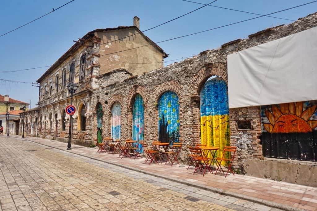 Streetart in der Altstadt von Shkoder in Albanien.