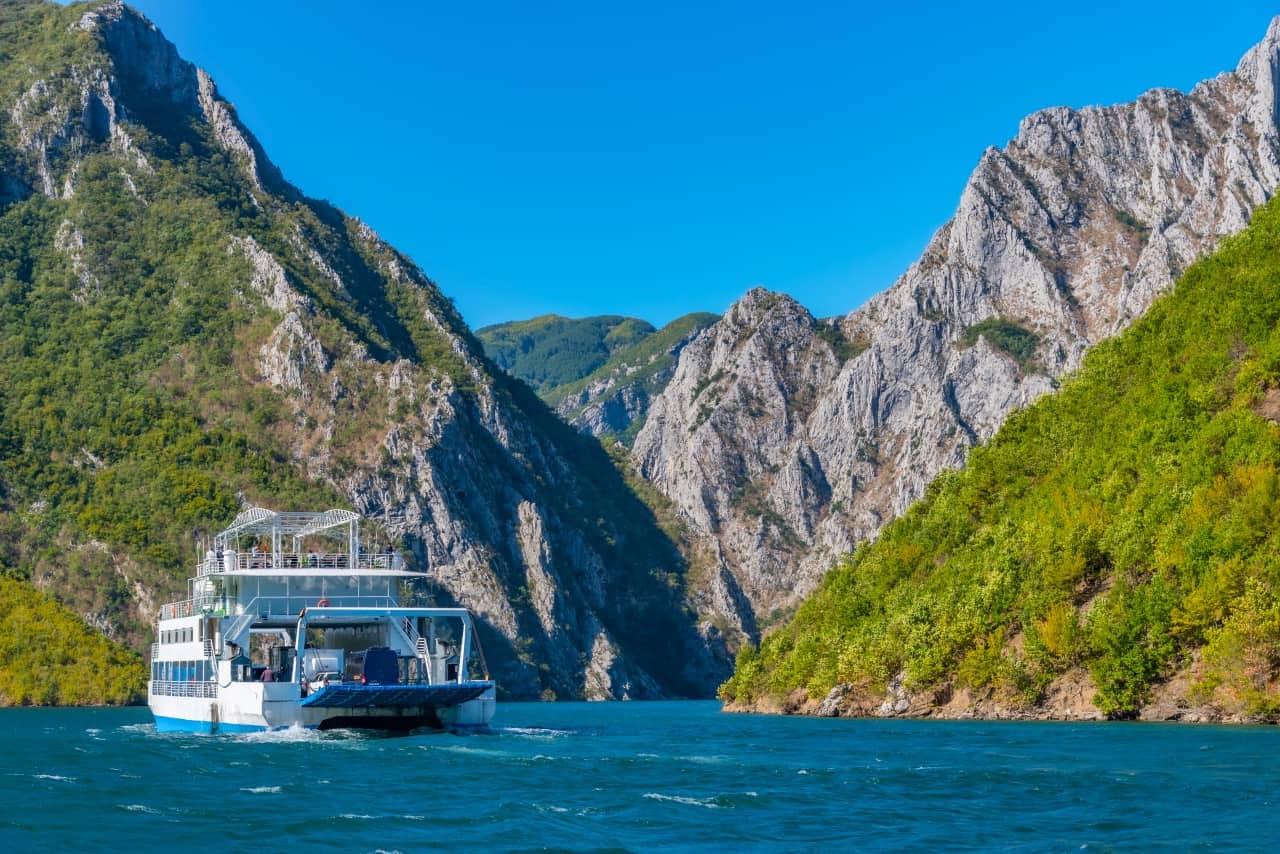 Komani Lake: Alle Infos für den Koman See in Albanien