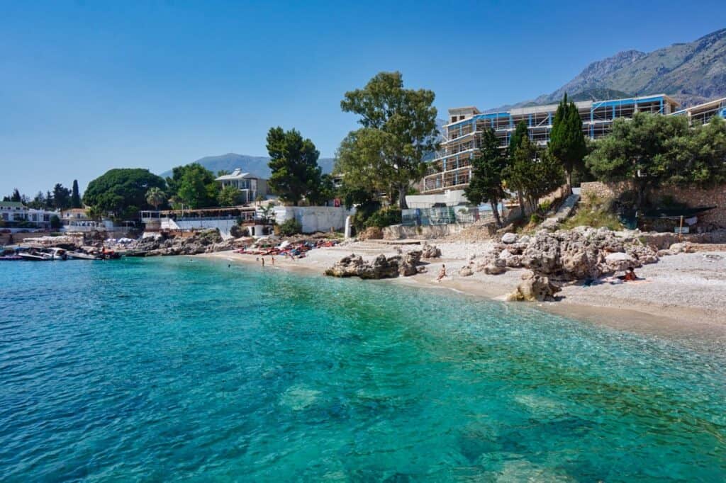 Kleine Bucht am Dhermi Beach.