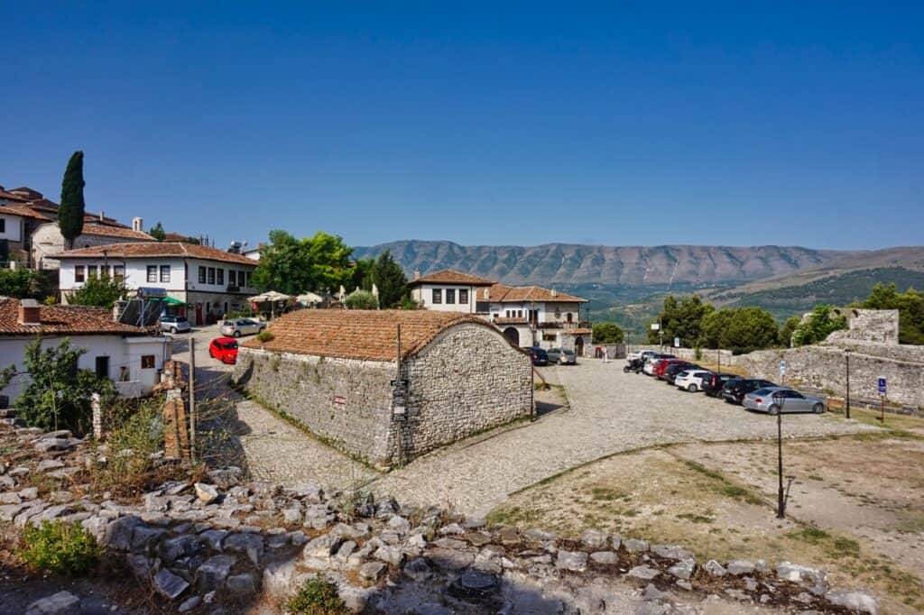 Häuser im Viertel der Burg von Berat in Albanien.