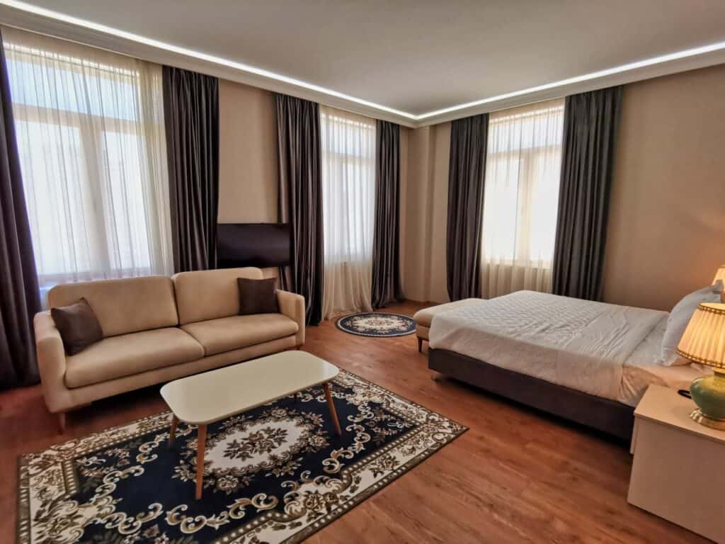 Zimmer im 5-Sterne-Hotel Colombo in Berat, Albanien.