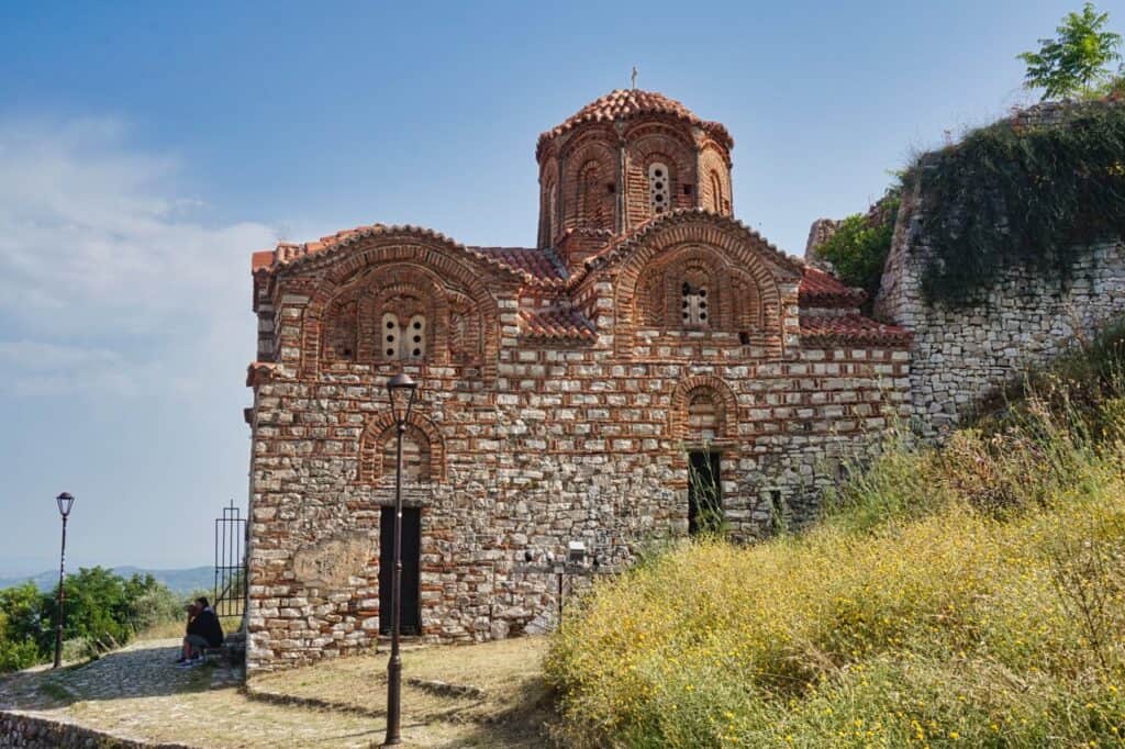 Die Kirche der heiligen Dreifaltigkeit auf der Burg von Berat.