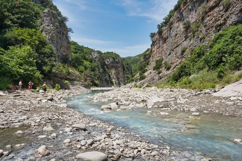 Fluss im Langaria Canyon in Albanien.