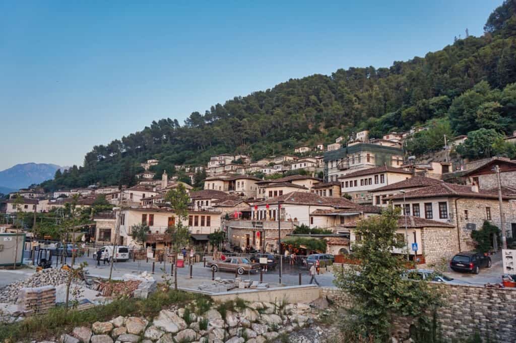 Blick auf den Stadtteil Gorica in Berat in Albanien.
