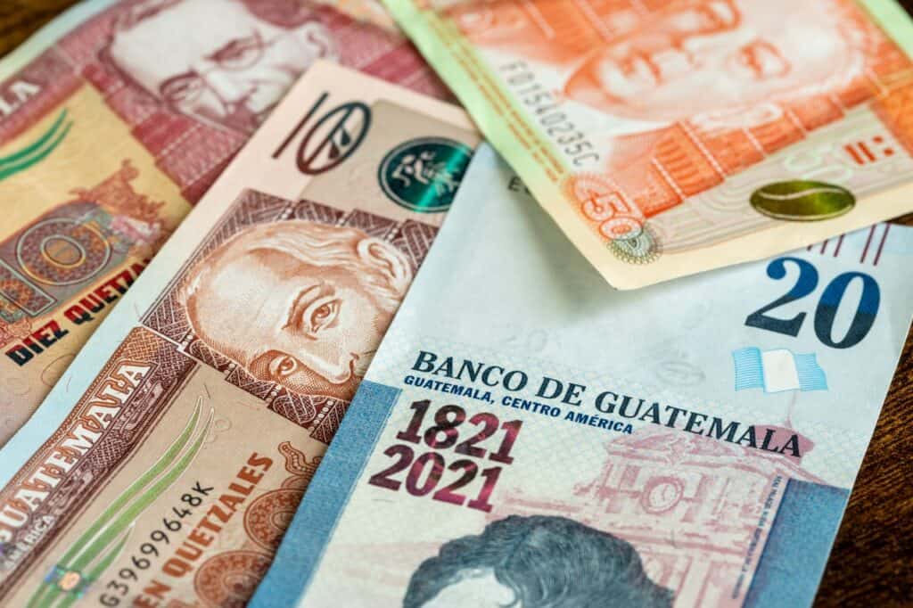Verschiedene Geldscheine aus Guatemala