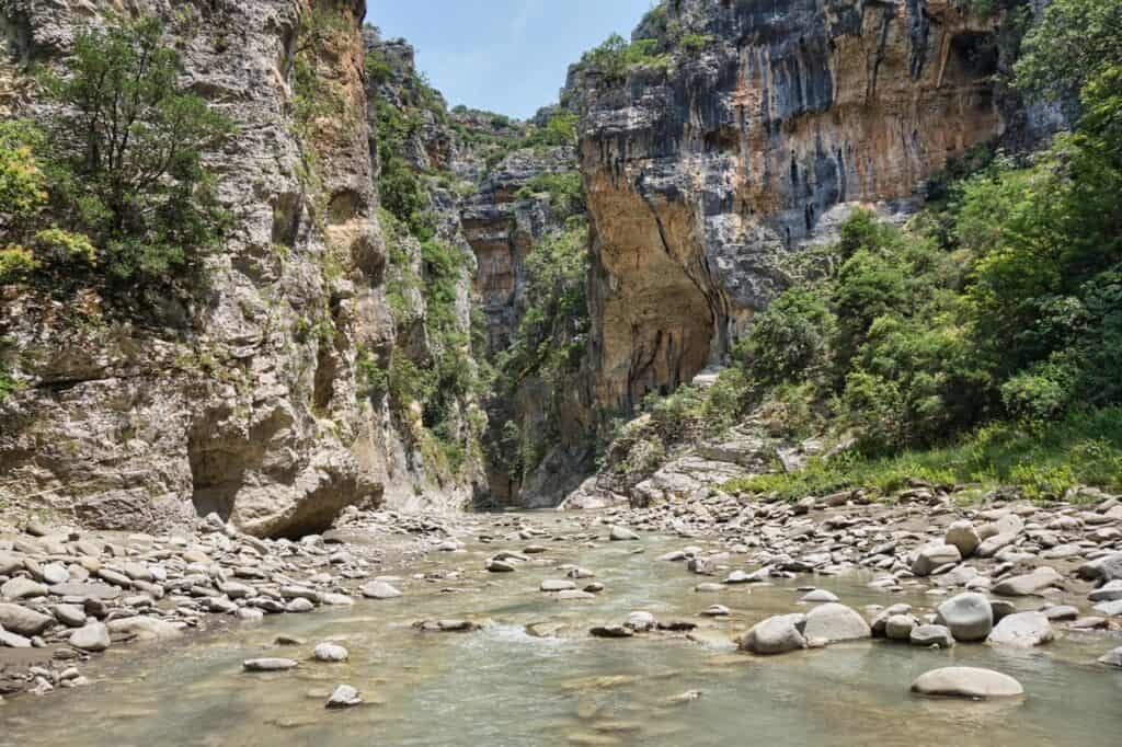 Im Langarica Canyon in Albanien lauert die Gefahr von Springfluten.