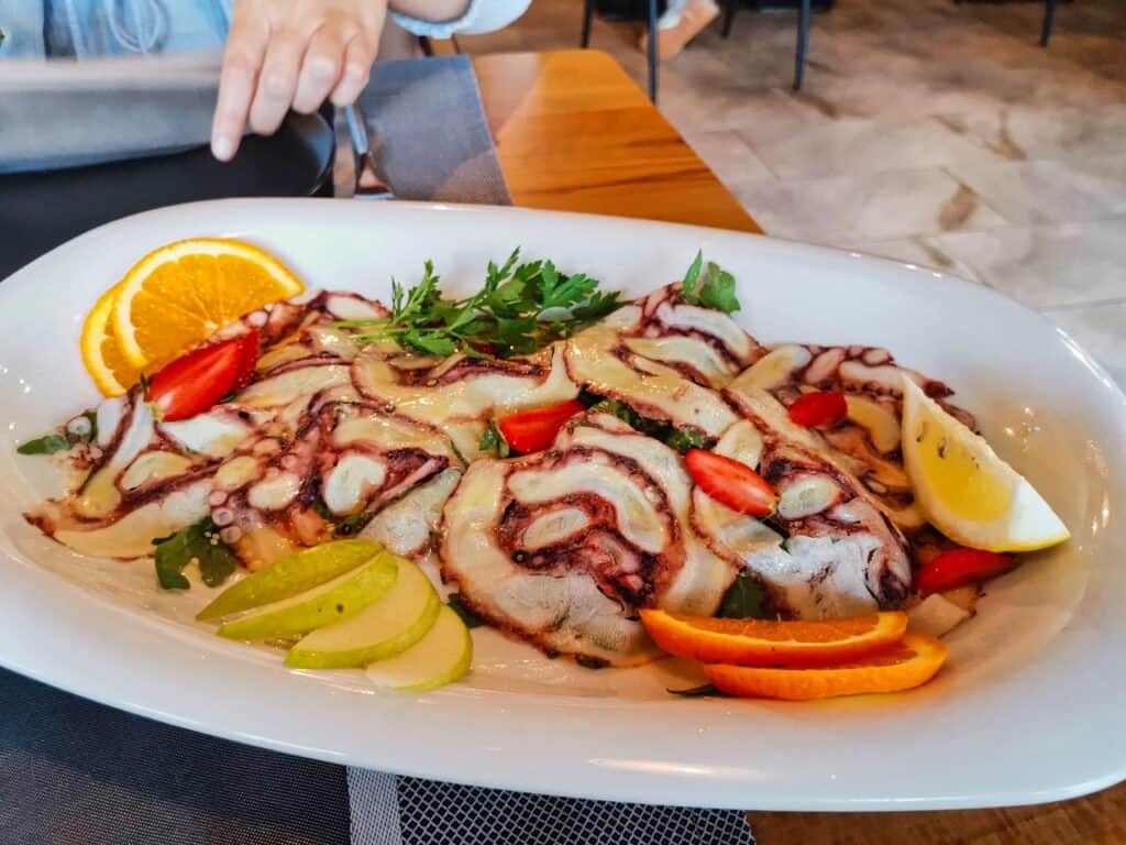 Tintenfisch Carpaccio aus Albanien.