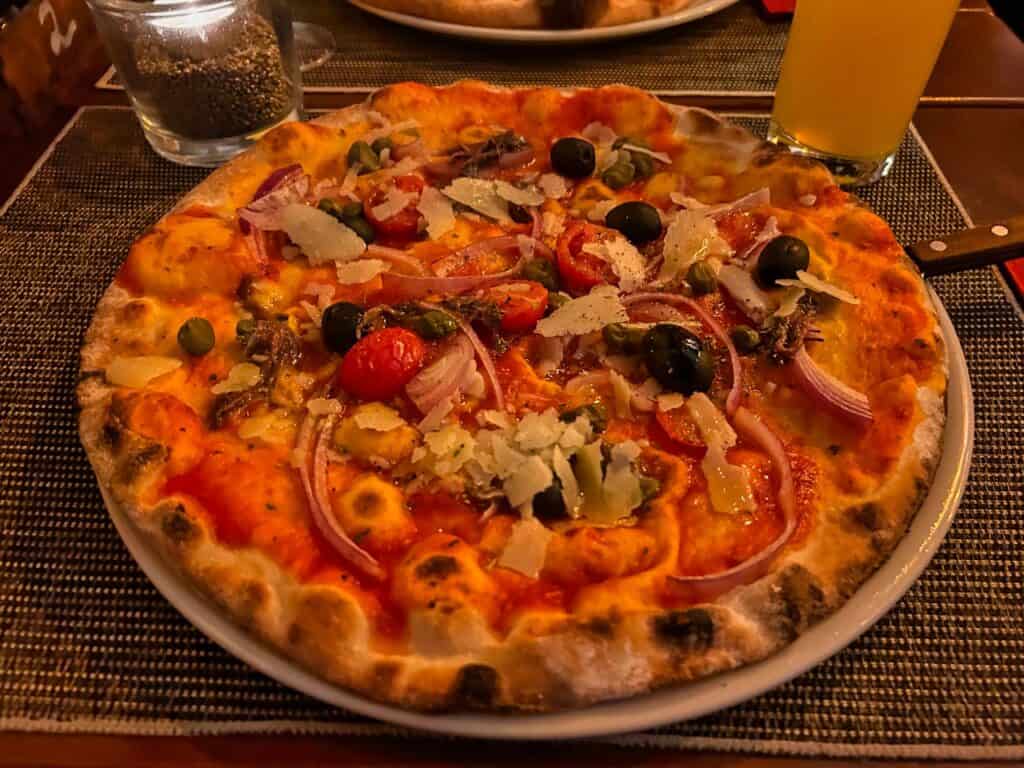 Glutenfreie Pizza im italienischen Restaurant La Teca in der Südstadt Köln.