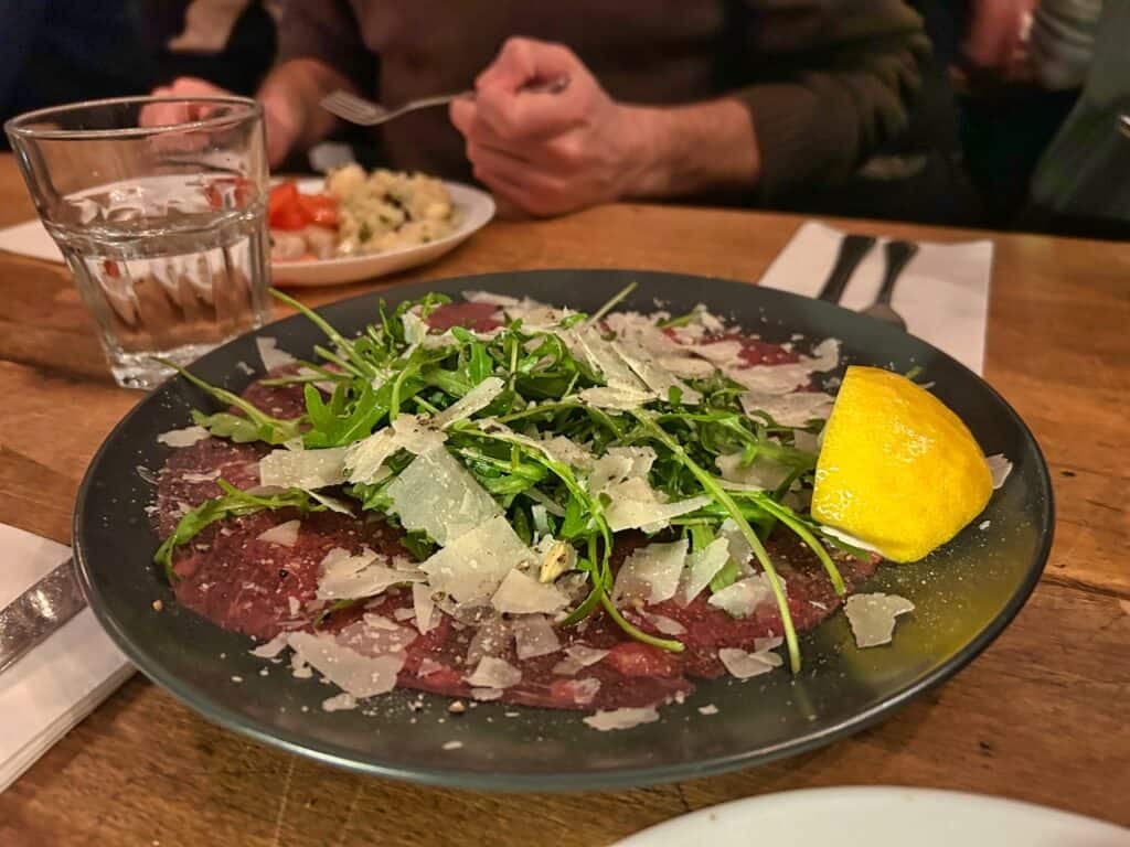 Vorspeise im italienischen Restaurant Rosticceria Massimo in der Südstadt von Köln.