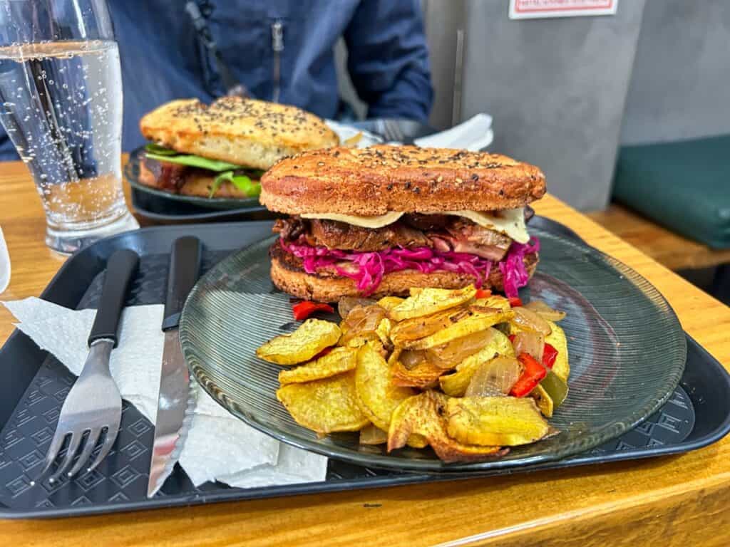 Glutenfreies Sandwich vom Restaurant Il Mandorla, einem Geheimtipp in der Innenstadt von Buenos Aires.