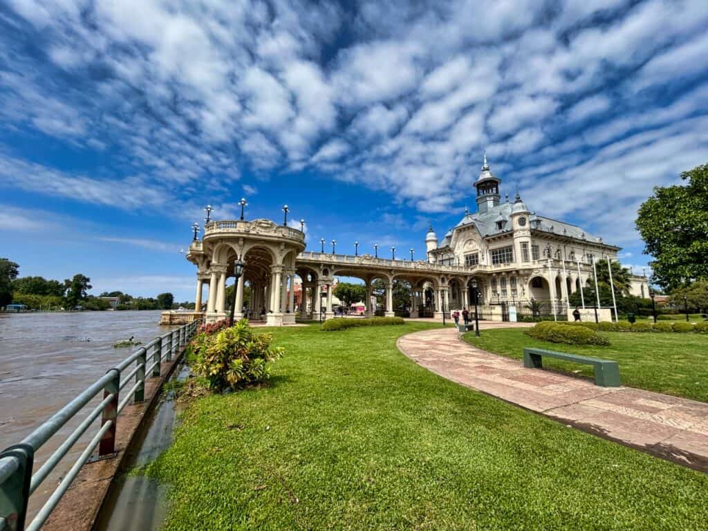 Museo de Arte Tigre ist eine Sehenswürdigkeit im Tigre Delta von Buenos Aires.