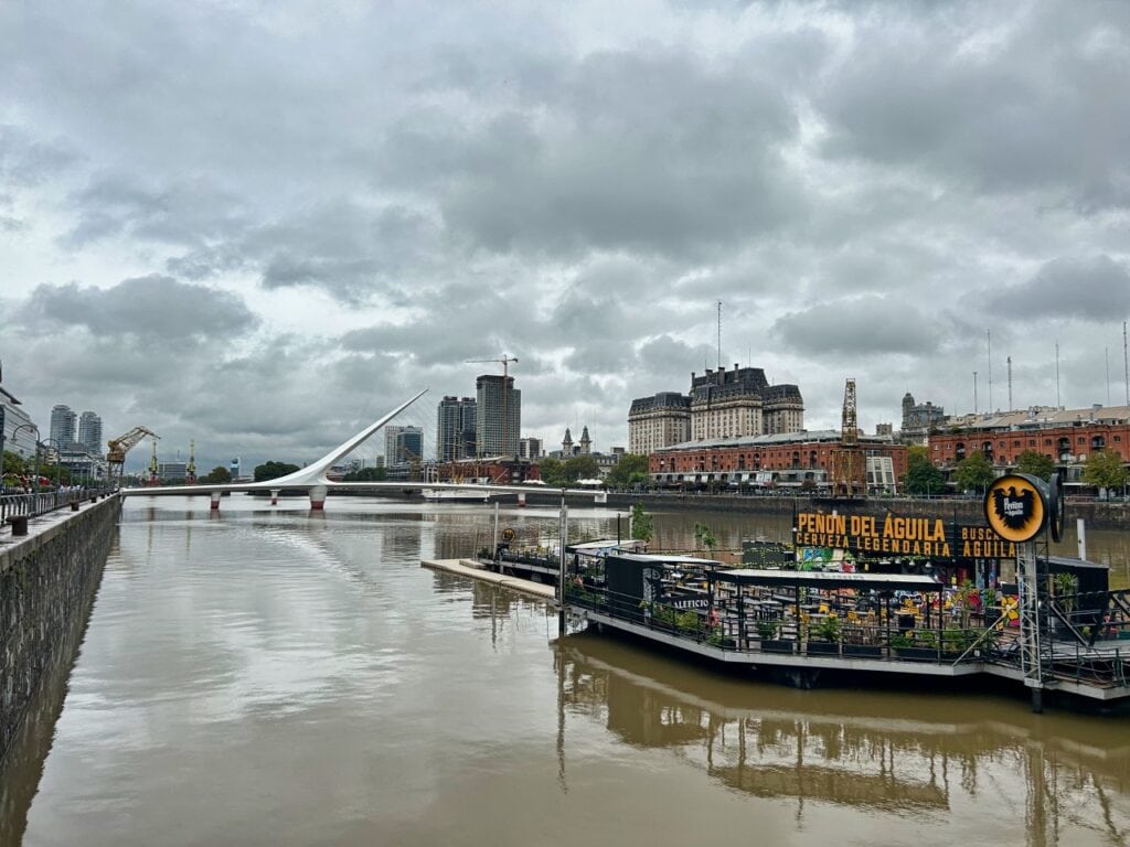 Bar Penon del Aguila im Stadtteil Puerto Madero in Buenos Aires.