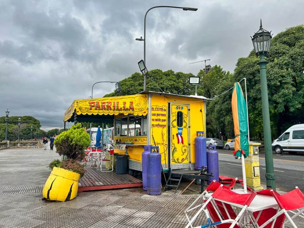 Streetfoodstand an der Costanera Sur im Stadtteil Puerto Madero von Buenos Aires.