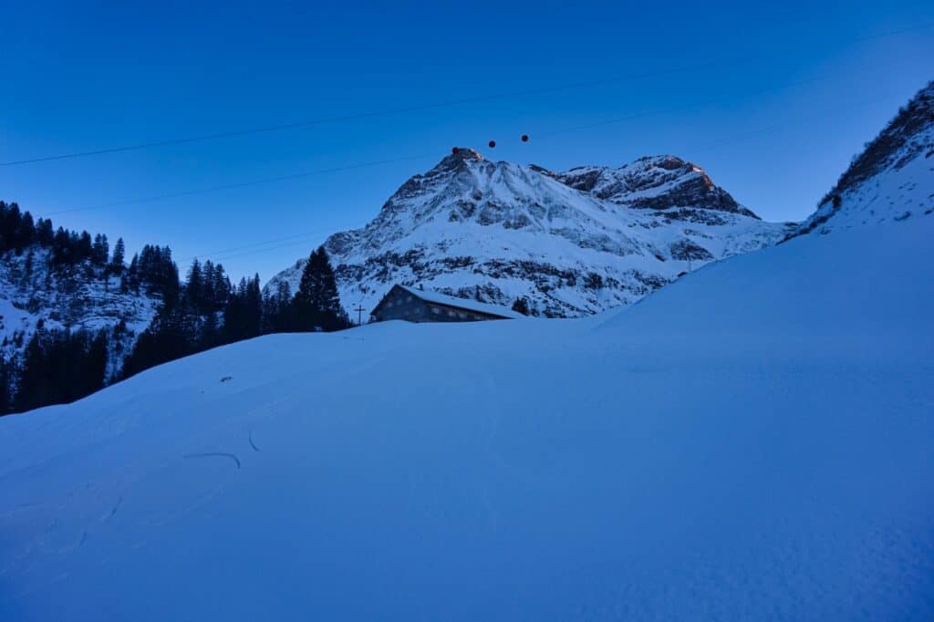 Blick auf die Alp, den höchsten Punkt beim Schneeschuhwandern im Bregenzerwald.