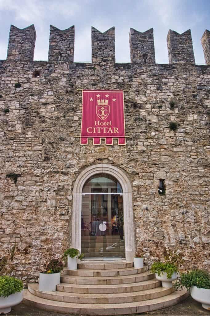 Das Hotel Cittar ist ein schönes Hotel in der Altstadt von Novigrad.