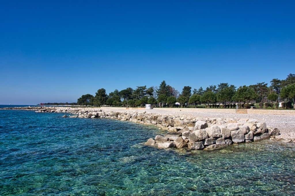 Der schöne Hawaii Beach in Poreč beim Hotel Materada ist unser Lieblingsstrand in Poreč.
