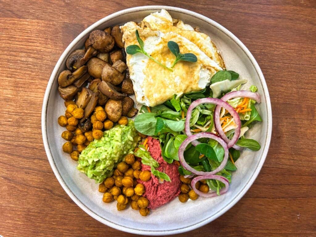 Eine herrlich bunte Bowl im Kat's Kitchen Brunch Club in Split