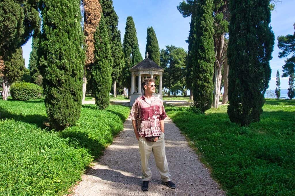 Chris steht im Sustipan Park und denkt über diesen Split Geheimtipp nach