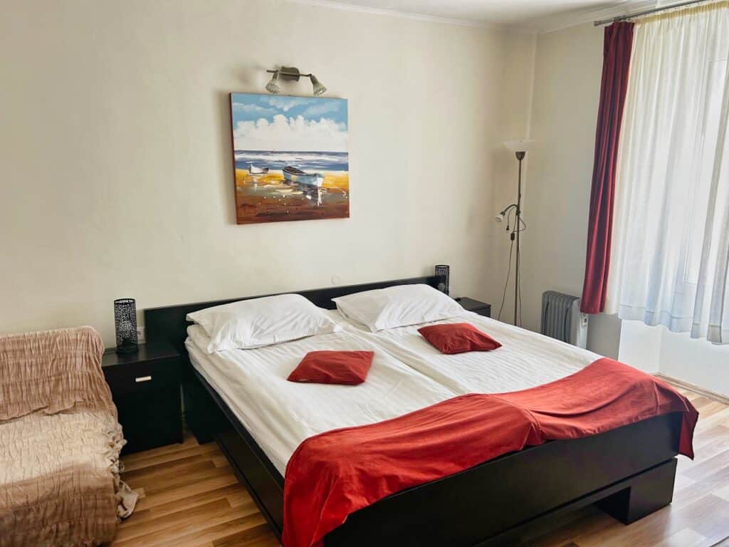Das große Schlafzimmer der Old Town Suites in Split neben dem Obstplatz