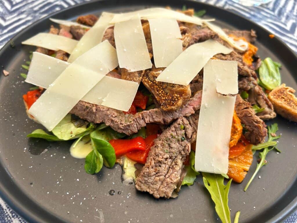 Tagliata mit Parmesan und Feldsalat im Restaurant Cicibela in Split