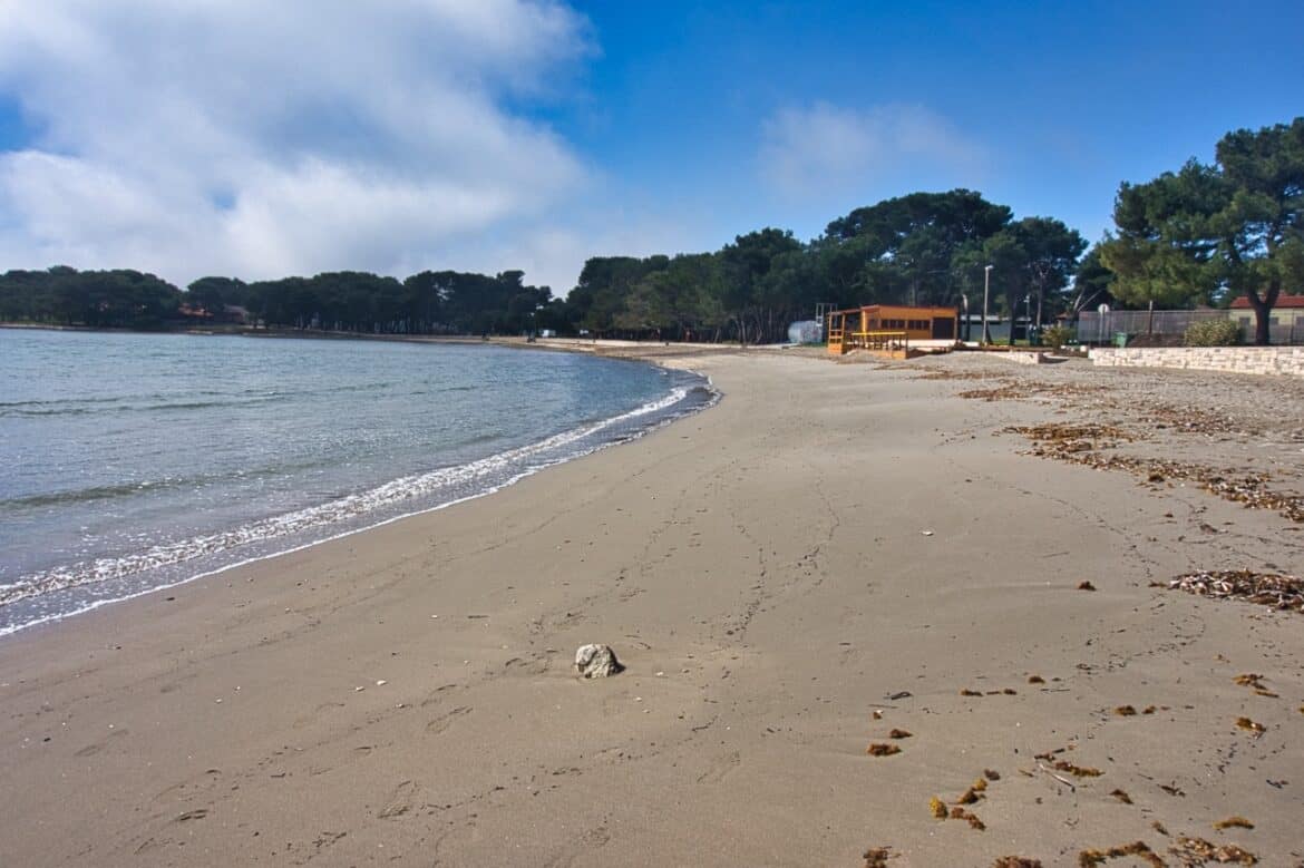 Medulin Strand: Unsere Favoriten, Geheimtipps & der Sandstrand (mit Karte)