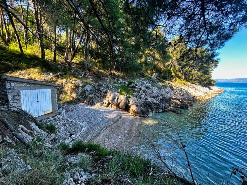 Der Beach Bilik ist ein Geheimtipp für einen Strand bei Labin.