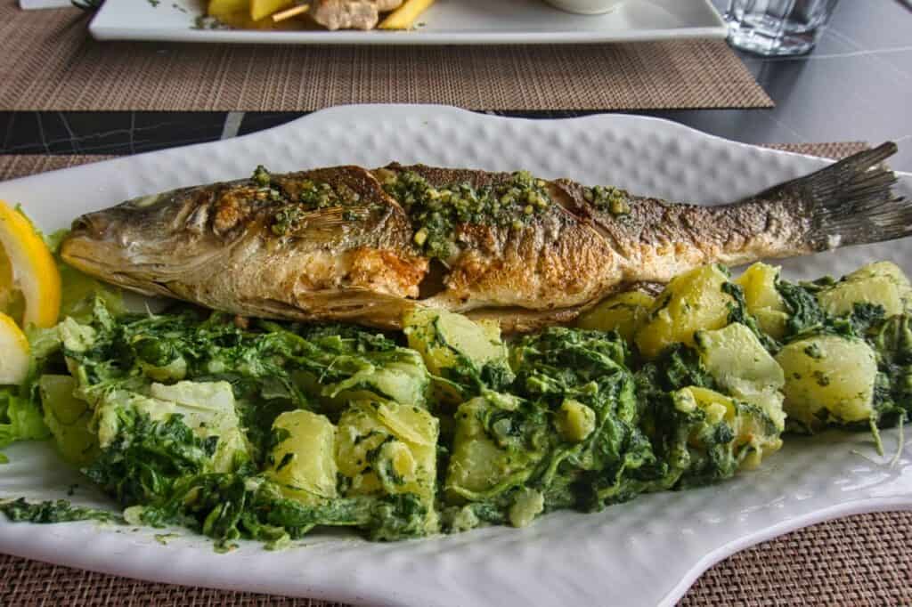 Gegrillter Fisch im Restaurant Double T, einem Geheimtipp in Medulin.