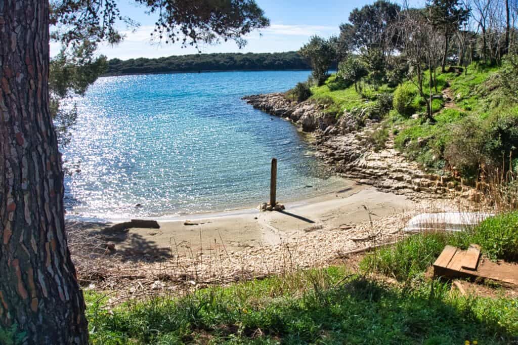 Der Mali Portic Beach ist ein Sandstrand am Kap Kamenjak.