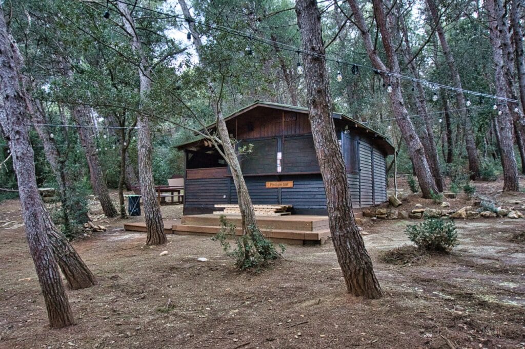 In der Pinzule Bar gibt es kleine Snacks und vegetarisches Essen am Kap Kamenjak.