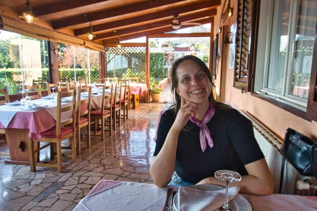 Marie vom Reiseblog Worldonabudget im Restaurant Batelina.