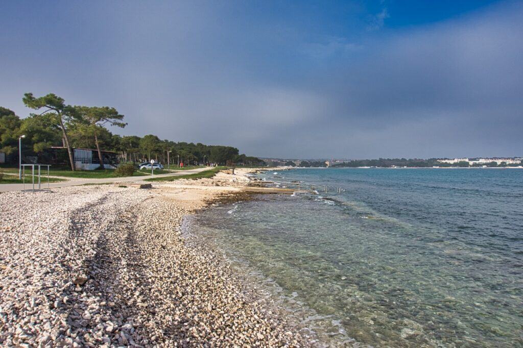 Der schöne Skrape Beach liegt auf der Kasteja Halbinsel bei Medulin.