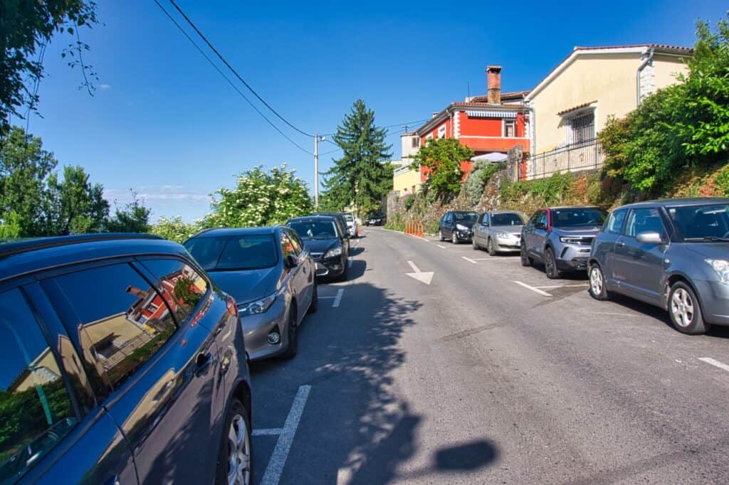 Unser Geheimtipp für kostenlose Parkplätze an der Altstadt von Labin.