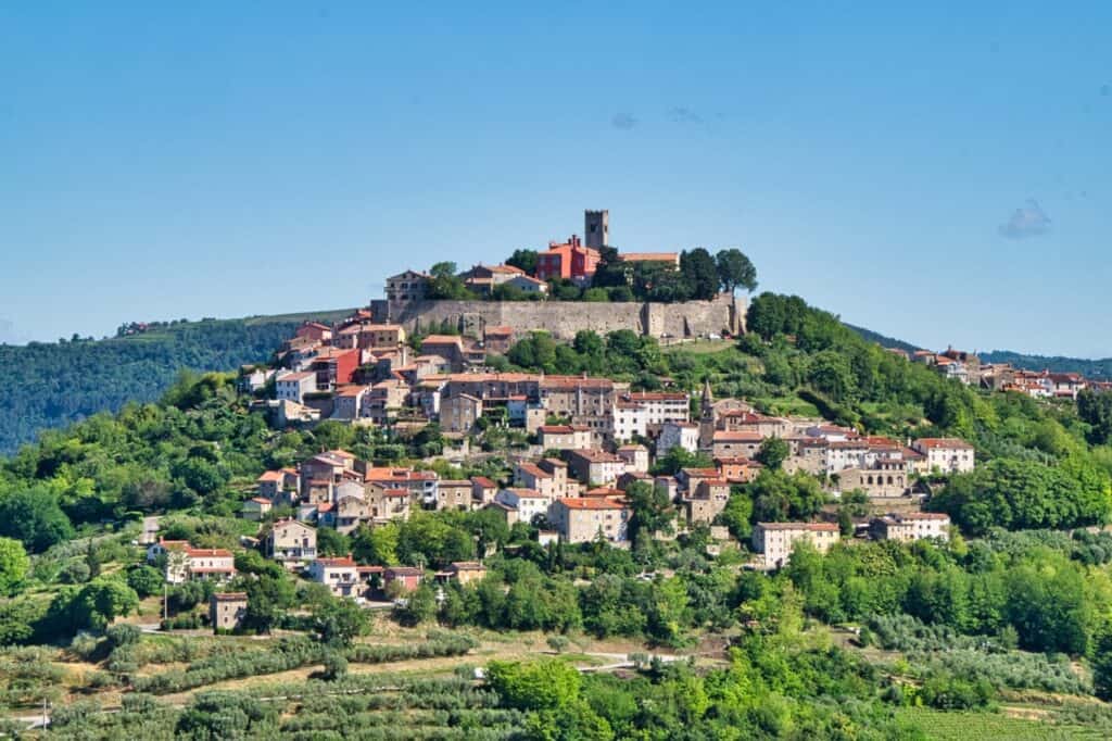 Motovun ist ein tolles Ausflugsziel in Istrien, Kroatien.