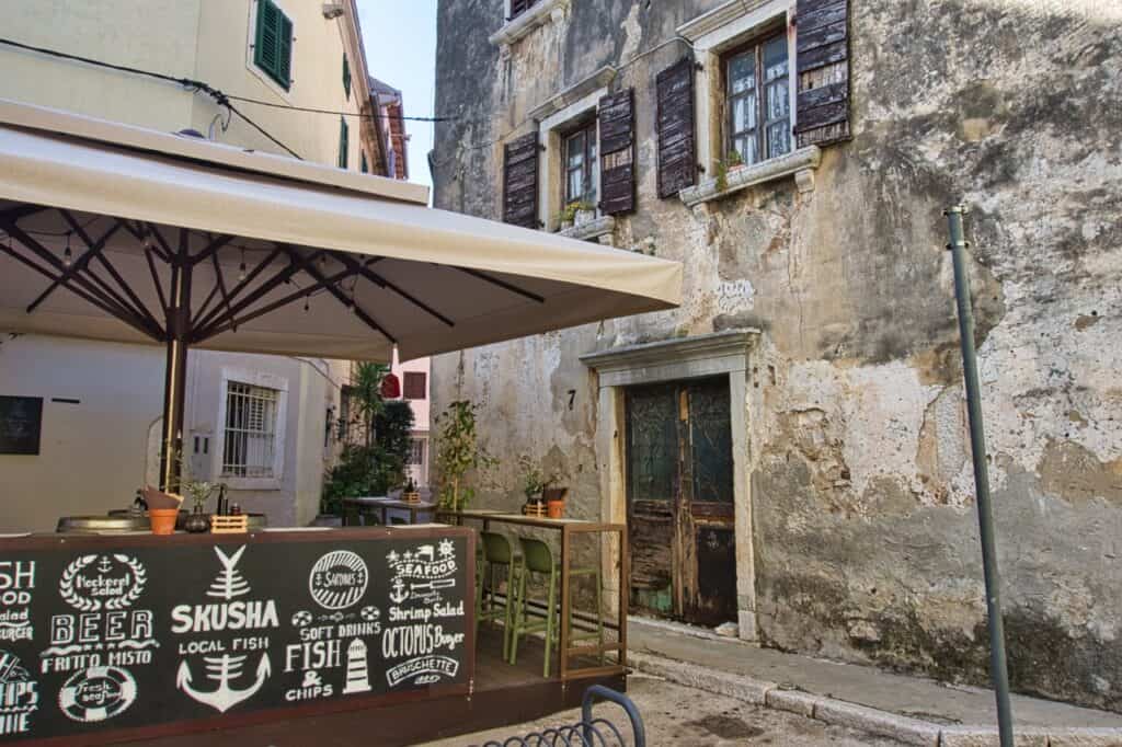 Unser Geheimtipp für ein Restaurant in der Altstadt von Labin ist das Skusha Local Fish.