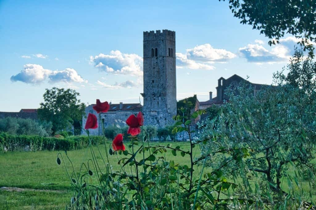 Blick auf die Befestigung von Sveti Lovrec, einem tollen Ausflugsziel ab Poreč oder Vrsar.
