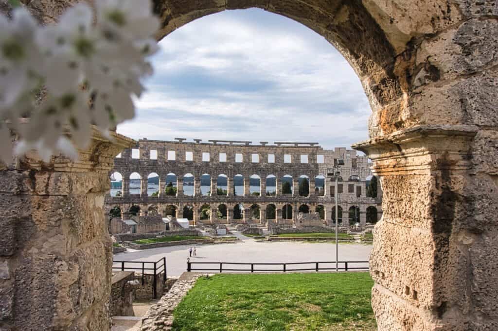 Fotospot oberhalb der Arena von Pula