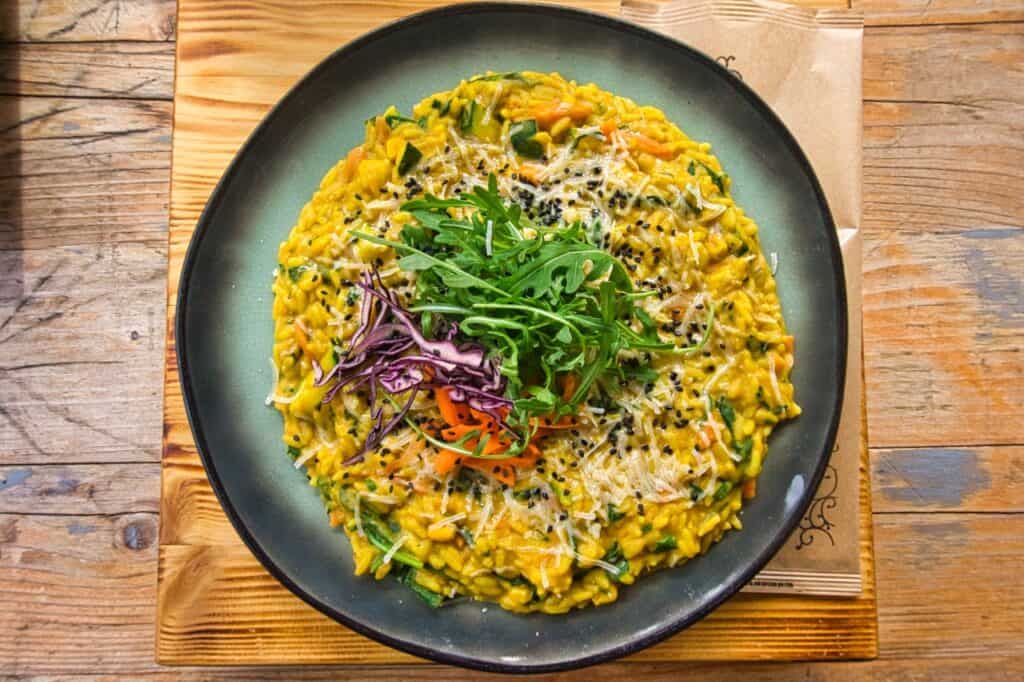 Ein leckeres Risotto mit Rucola und Parmesan im Restaurant Street Food Two in Pula
