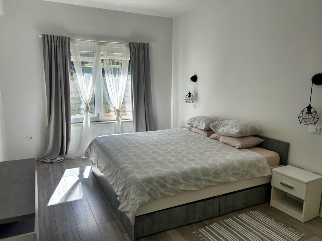 Blick in Schlafzimmer unserer Unterkunft Forest Hill in Pula