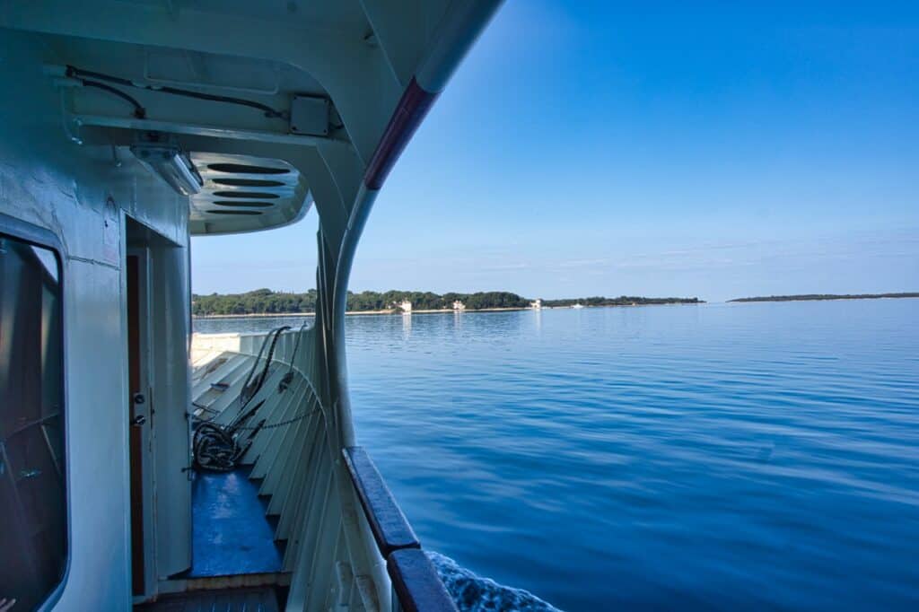 Boot auf dem Weg zum Brijuni Nationalpark in Kroatien.