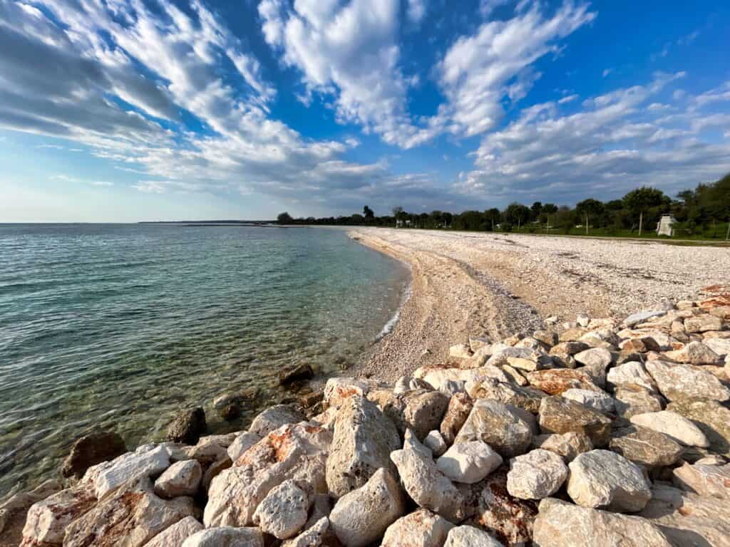 Der Peroj Beach bei Fazana ist einer unserer Geheimtipps.